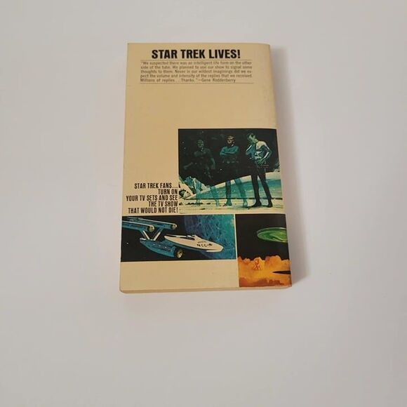 Star Trek Lives Personal Notes & Anecdotes by Jacqueline Lichtenberg (1975) - Picture 2 of 5